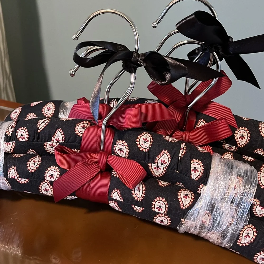 Vera Bradley Hangers Black Medallion
